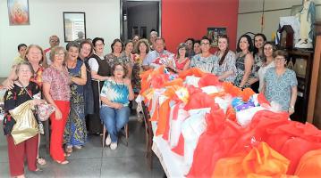 Entrega de Kits para Mães Carentes